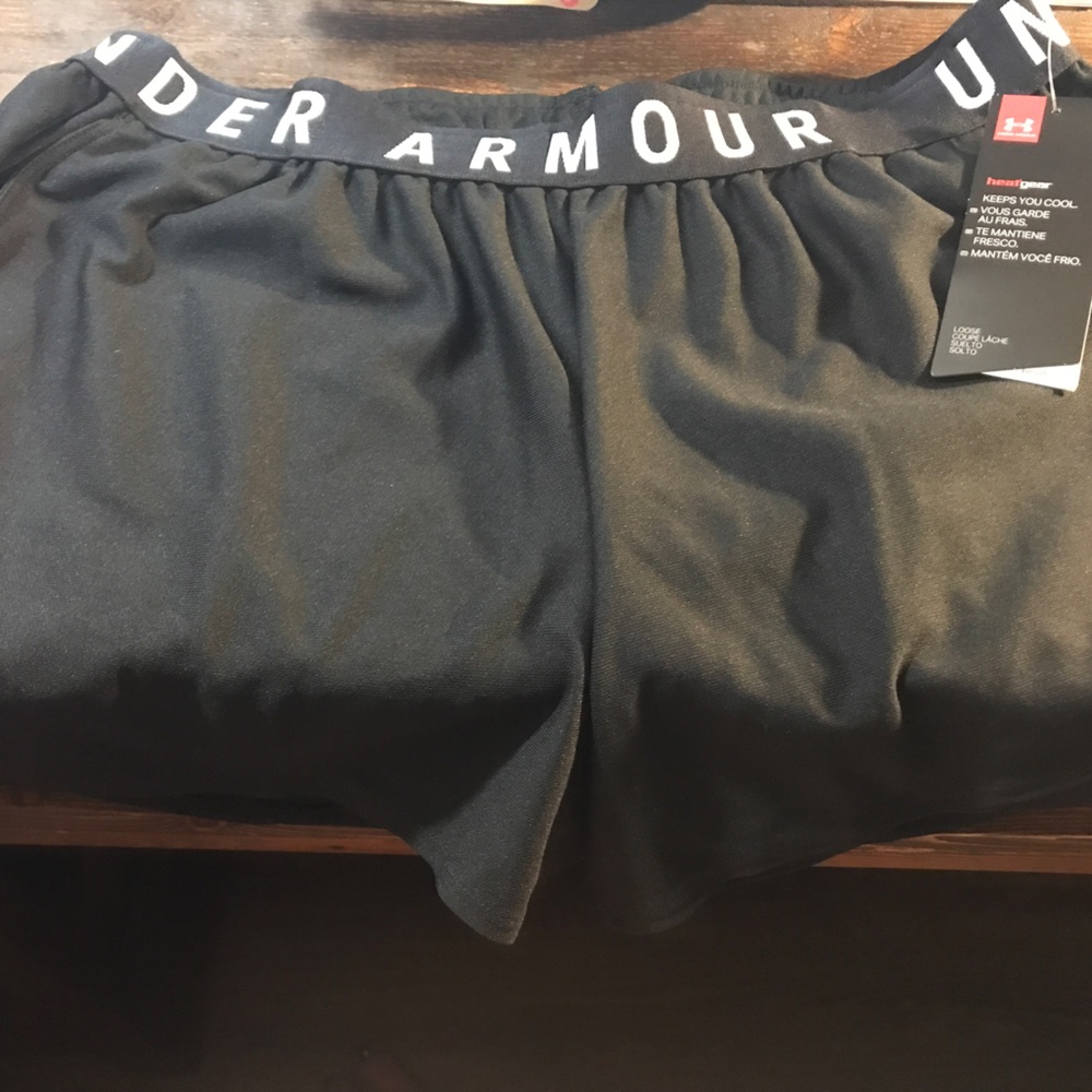 NWT Under Armour heatgear womens shorts size M